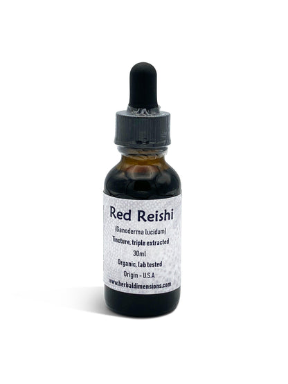 Ganoderma lucidum tincture in a glass bottle