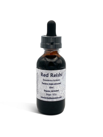 Ganoderma lucidum tincture in a glass bottle